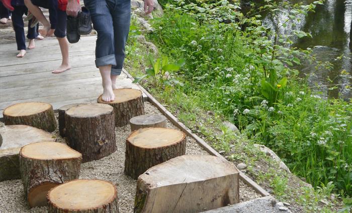 Llwybr Troednoeth-Barefoot Trail